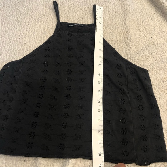 Brandy Melville Black Eyelet Kiara Crop Top Halter - Picture 4 of 5